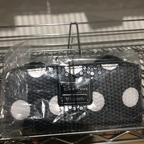 Loungefly Disney Parks Exclusive Minnie Mouse Sequ - Picture 6 of 7